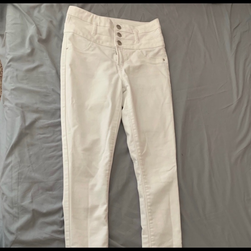 White high waisted jeans